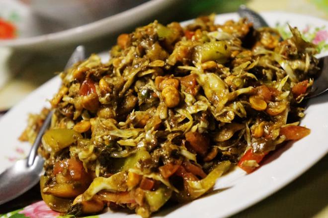 Going抽6块钱50根的手工雪茄 吃油条泡奶茶