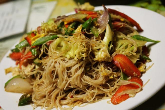 Going抽6块钱50根的手工雪茄 吃油条泡奶茶