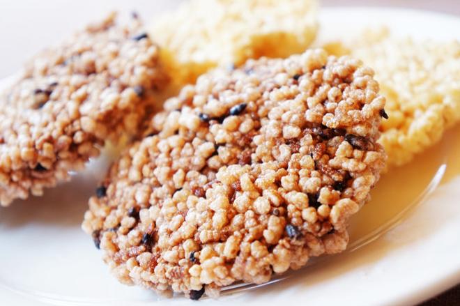 Going抽6块钱50根的手工雪茄 吃油条泡奶茶