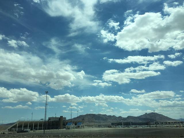 法拉第豪掷十亿美金在沙漠上建厂