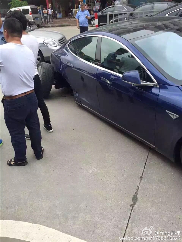 看！会断轴的不仅传统车 特斯拉也会断轴