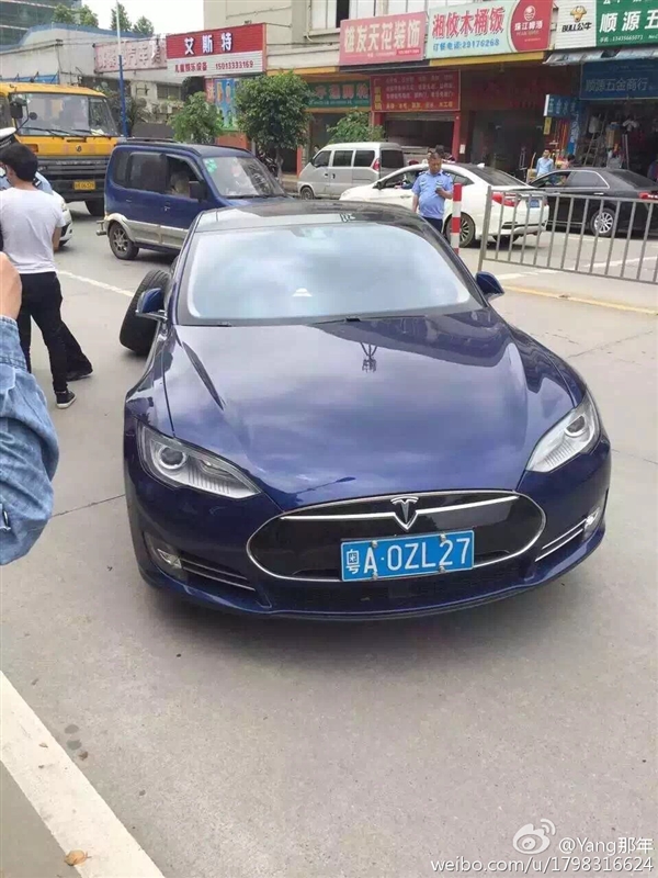 看！会断轴的不仅传统车 特斯拉也会断轴