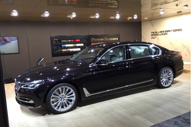 2016北京车展宝马M760Li xDrive正式发布