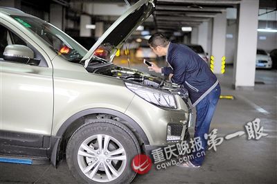 男子车展上买到修过的新车 要求三倍赔偿