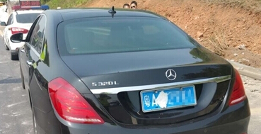 奇葩司机用尿不湿遮挡号牌 驾驶证被记12分
