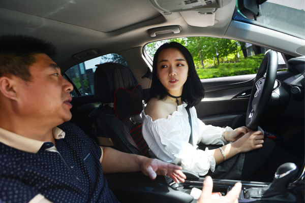 心路驾程：一个车模的自白