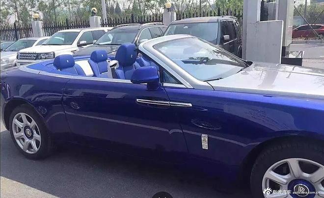 王思聪买千万豪车像买菜 携美女驾车而去