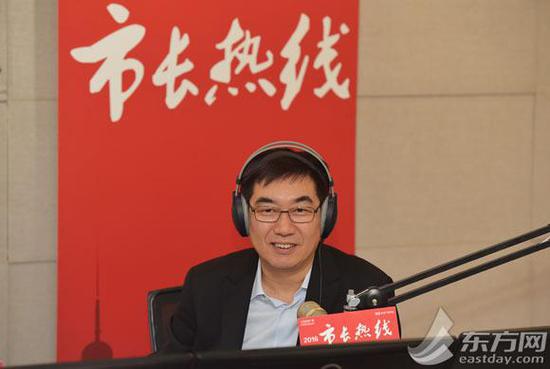 礼让行人被副市长记住车牌 司机竟是香港人