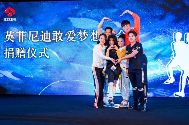 5-明星做敢爱动作