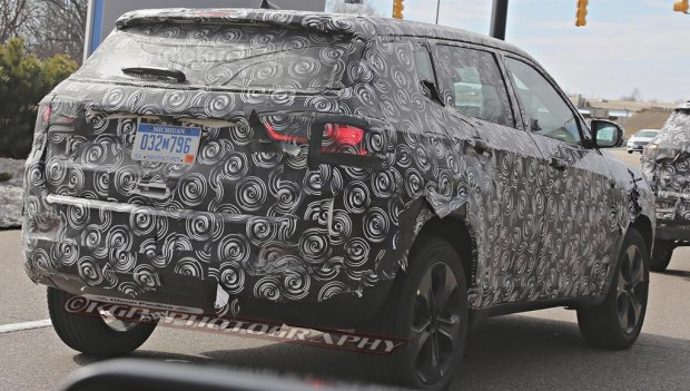 指南者继任车型 Jeep新SUV国内路试谍照