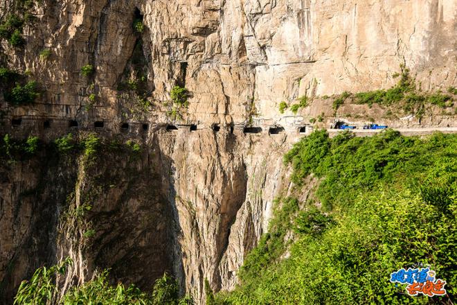 挂壁公路 驰骋在太行山的绝壁之上
