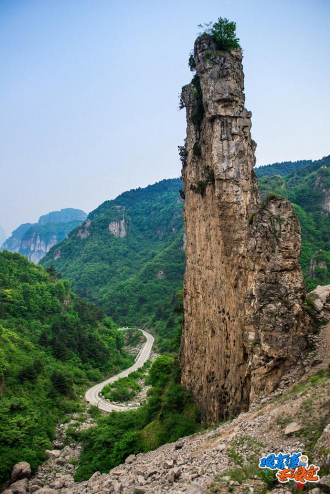 挂壁公路 驰骋在太行山的绝壁之上