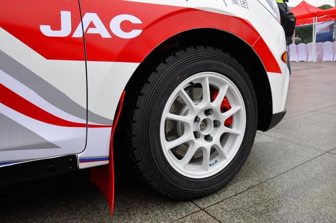 开赛在即 江淮汽车拉力车队完成出征仪式