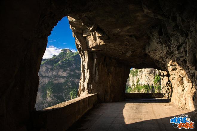 挂壁公路 驰骋在太行山的绝壁之上