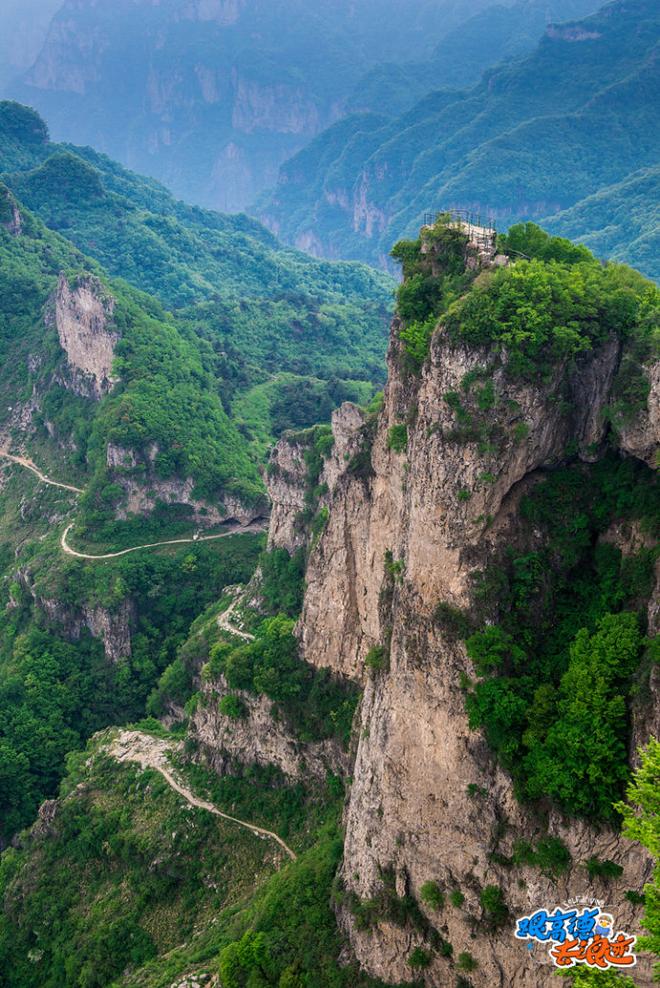 挂壁公路 驰骋在太行山的绝壁之上