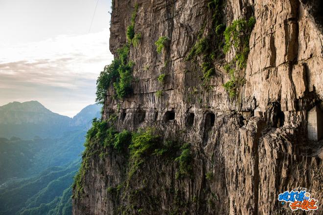 挂壁公路 驰骋在太行山的绝壁之上