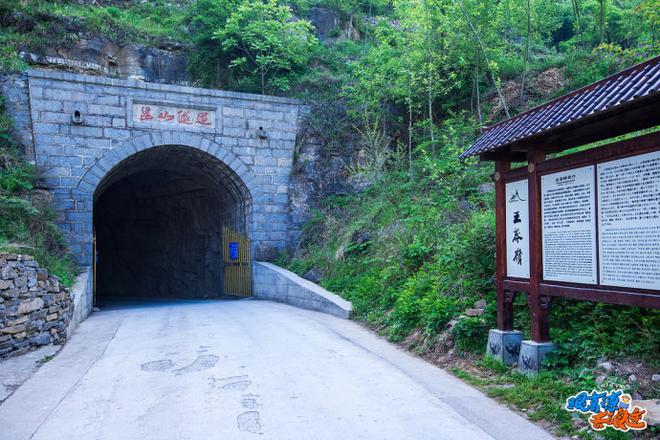 挂壁公路 驰骋在太行山的绝壁之上