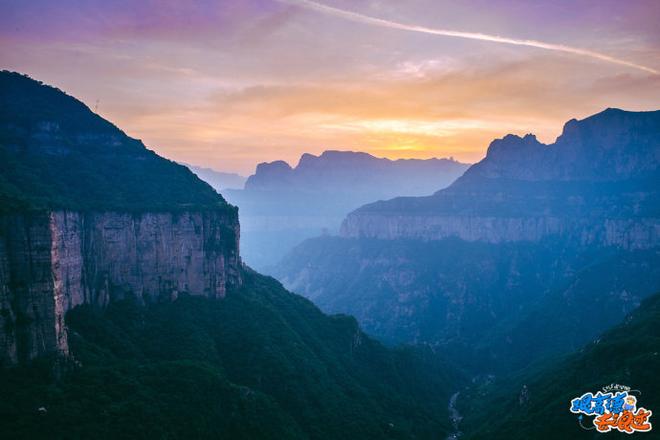 挂壁公路 驰骋在太行山的绝壁之上