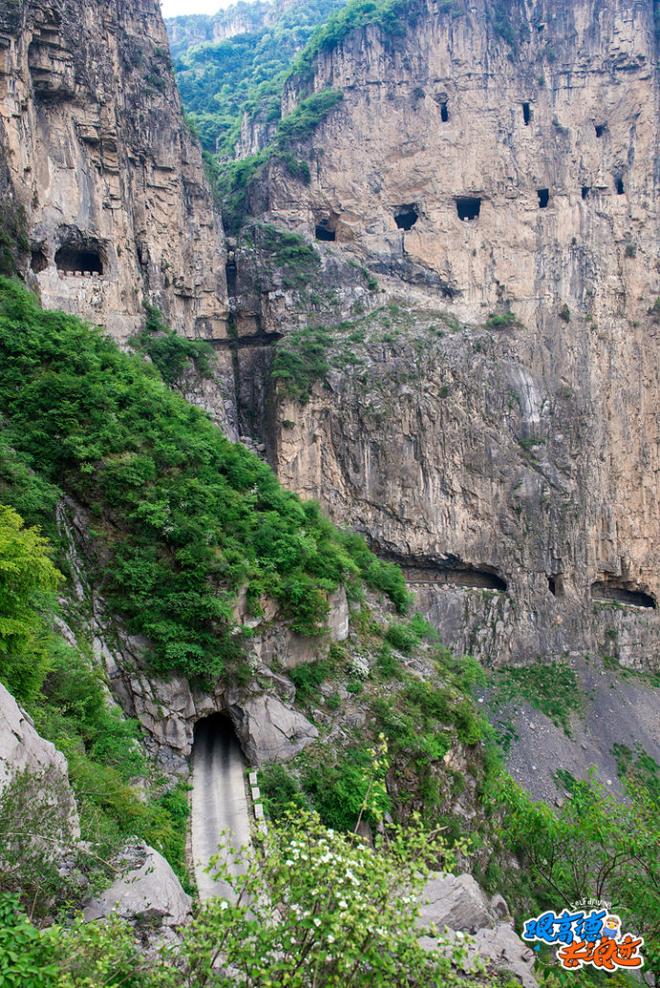 挂壁公路 驰骋在太行山的绝壁之上