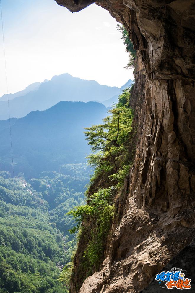 挂壁公路 驰骋在太行山的绝壁之上