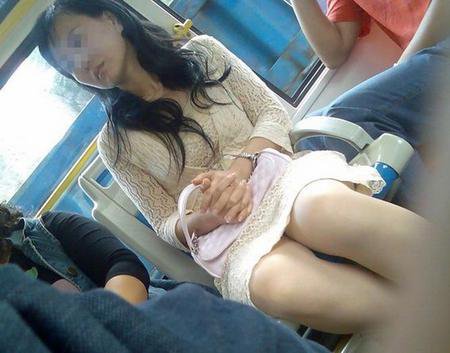 女子公交遭色狼威胁