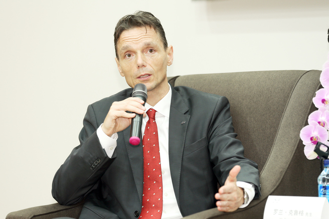 罗兰•克鲁格：新能源发展取决于基础设施