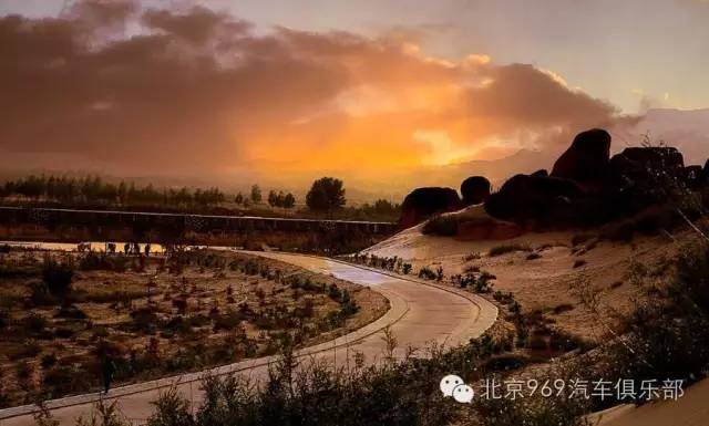 逃离格子间 自驾赤峰看沙漠里的夕阳