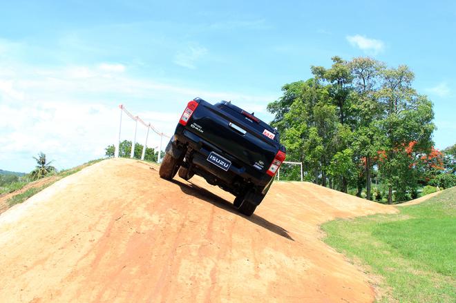 柴油机和越野更配哦 探泰国五十铃工厂