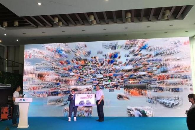 吉利远景SUV首次亮相 助力韩红爱心活动