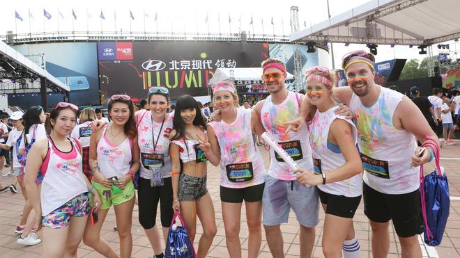 小心被撞到地上！领动ILLUMI RUN夜袭北京