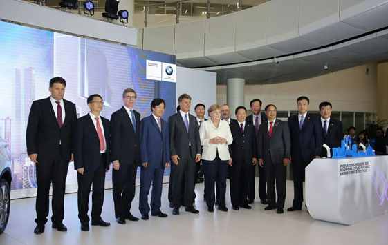 默克尔参观华晨宝马铁西工厂 见证X1下线