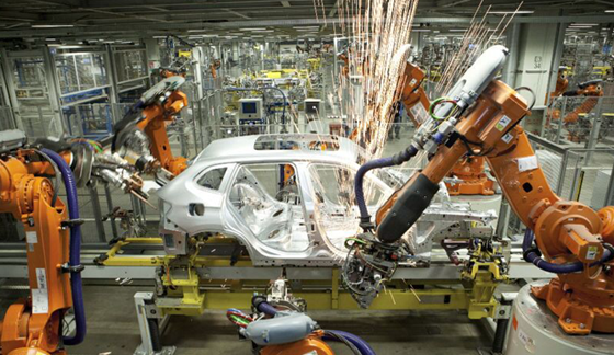 默克尔参观华晨宝马铁西工厂 见证X1下线