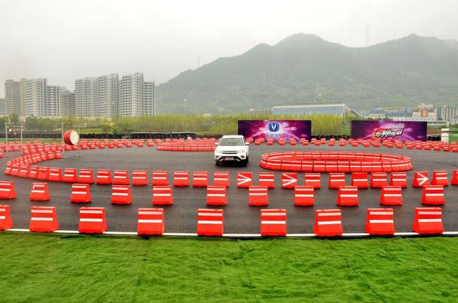 长安粉丝探班《车神驾到》  见证平民车神