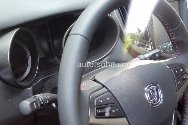 长安新款CS35内饰谍照曝光 家族化设计