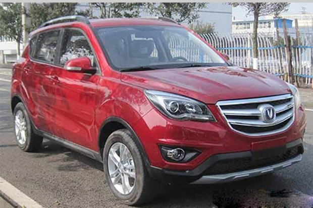 长安新款CS35内饰谍照曝光 家族化设计