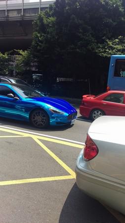 奔驰女追尾玛莎拉蒂自称车很名贵 大家都笑了