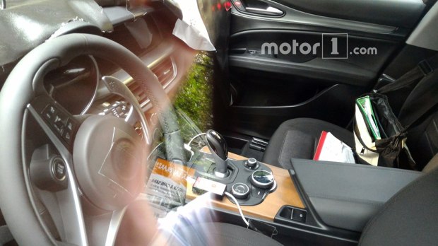 与Giulia相似 阿尔法罗密欧SUV内饰曝光