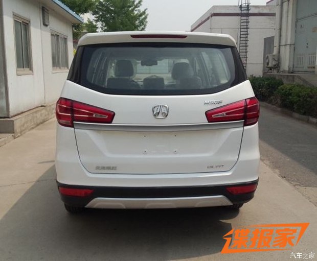 将搭1.3T发动机 北汽威旺M50F内饰谍照