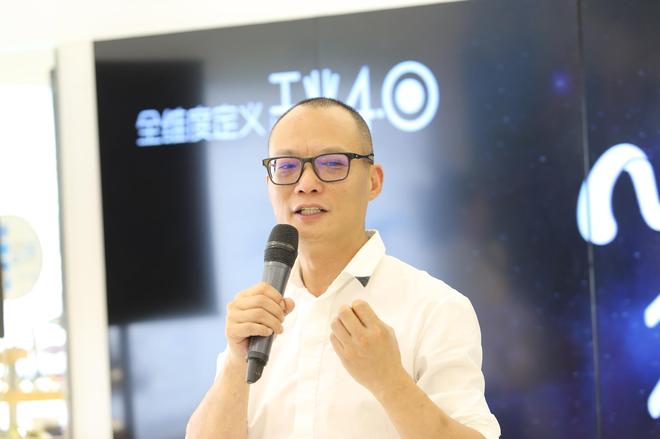 杨嵩与他的MO眼镜品牌