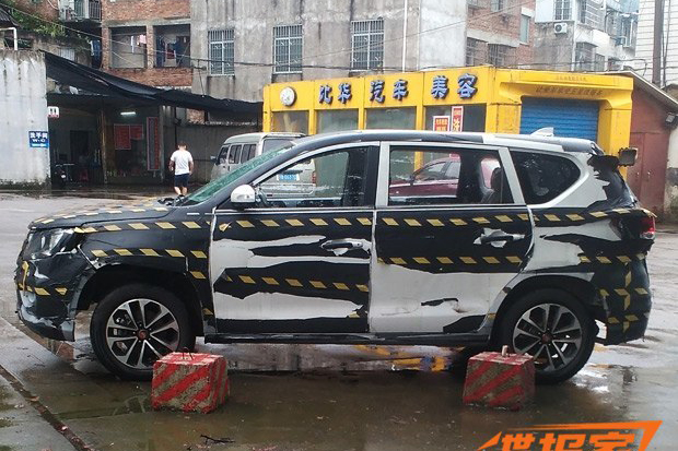 东风风行全新SUV谍照 或定名风行SX5