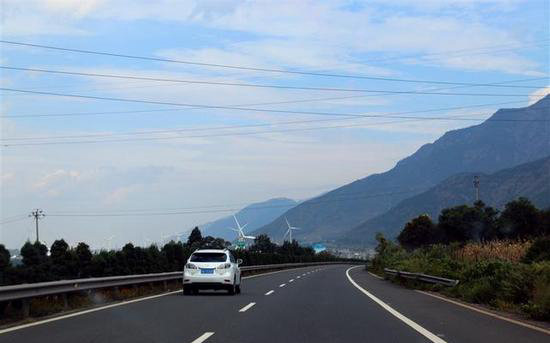 独自旅游不寂寞 自驾路上乐趣与风景共存