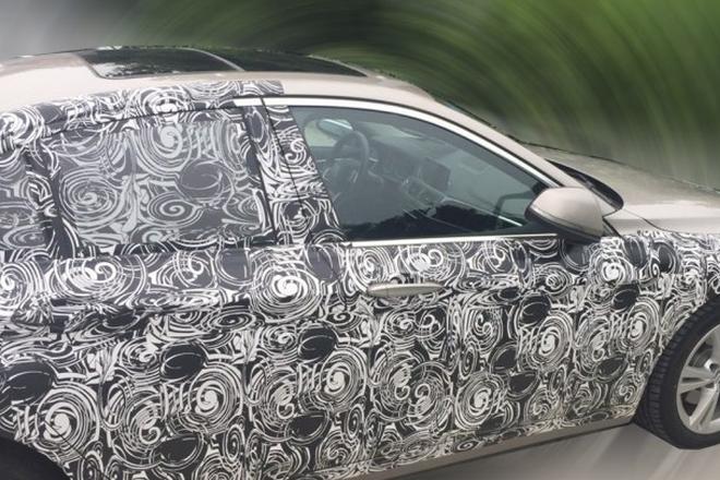 未采用电子挡杆 宝马1系三厢版内饰谍照