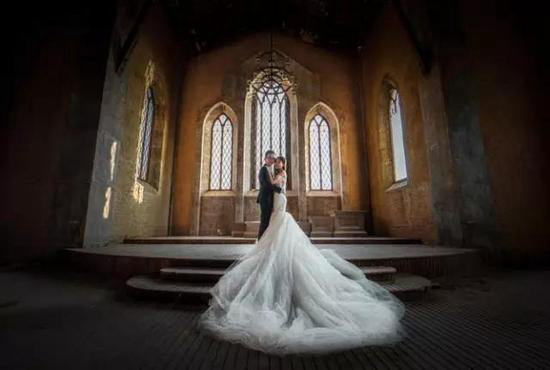 “神经侠侣”为爱自驾7千公里拍婚纱照(4)