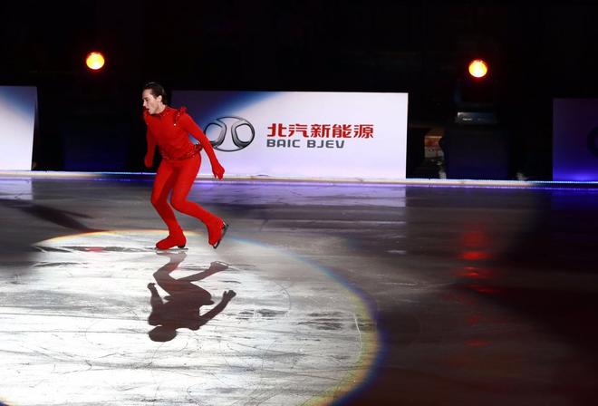 北汽新能源纯电“双子星”闪耀冰上盛典