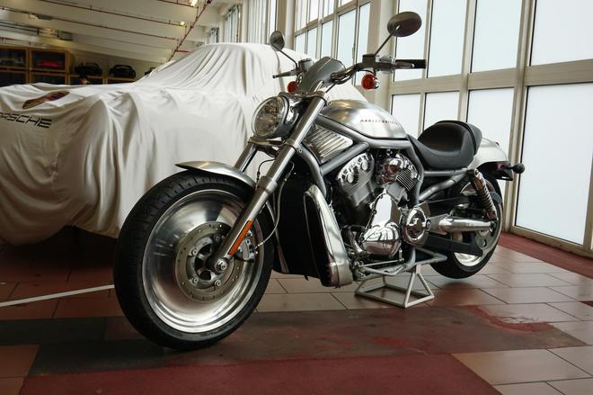 揭开幕后故事的帆布 保时捷私密车库速览