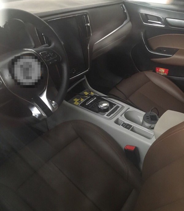 新一代荣威550内饰谍照曝光 超大中控屏