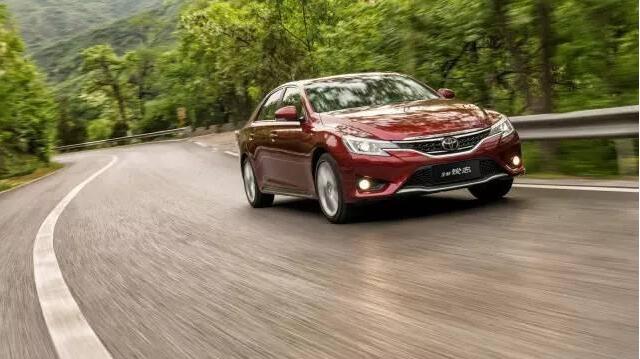 被高估的锐志 被低估的凯美瑞