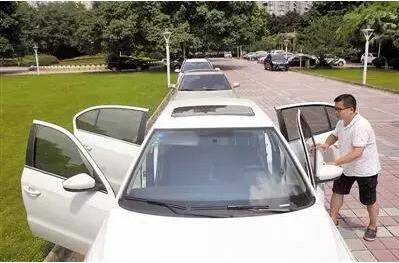 汽车暴晒后 不开空调1分钟内车里降8℃