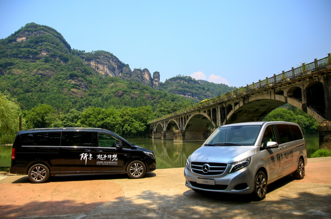 武夷山体验奔驰V级的豪华