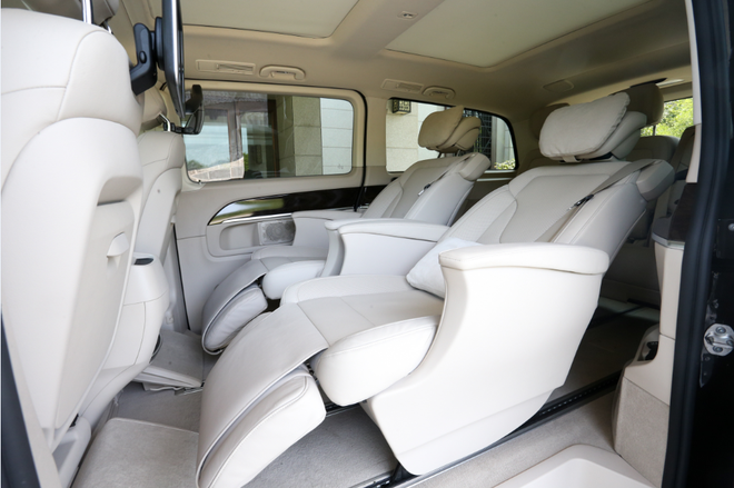 武夷山体验奔驰V级的豪华